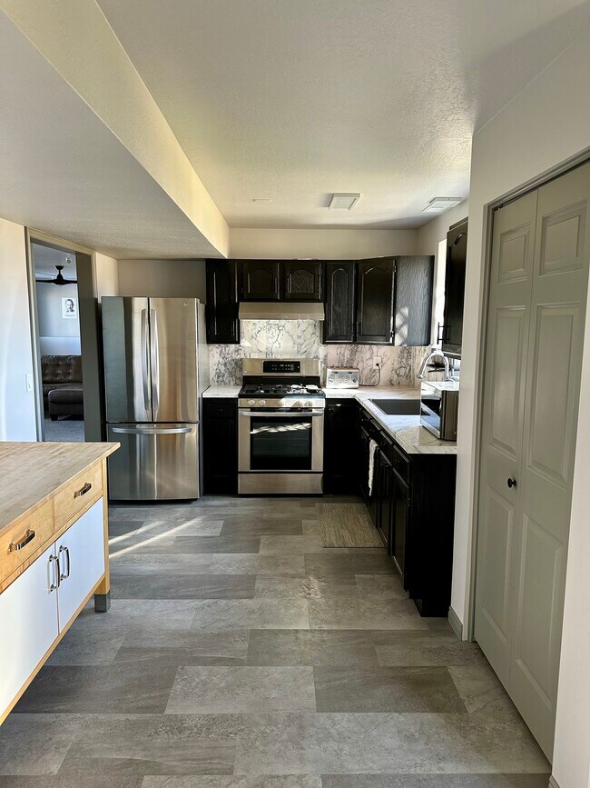 Cocina - 2419 W 2700 S