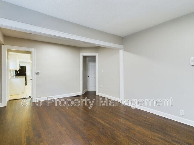 Foto del edificio - 3032 Elmwood Ave