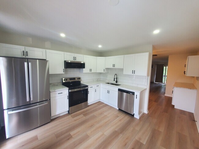 Foto del edificio - 8310 Woodland Dr