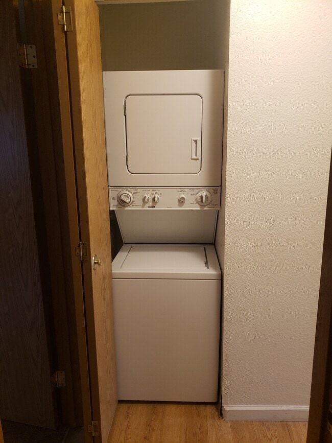 Building Photo - Hunters Glen Apartments