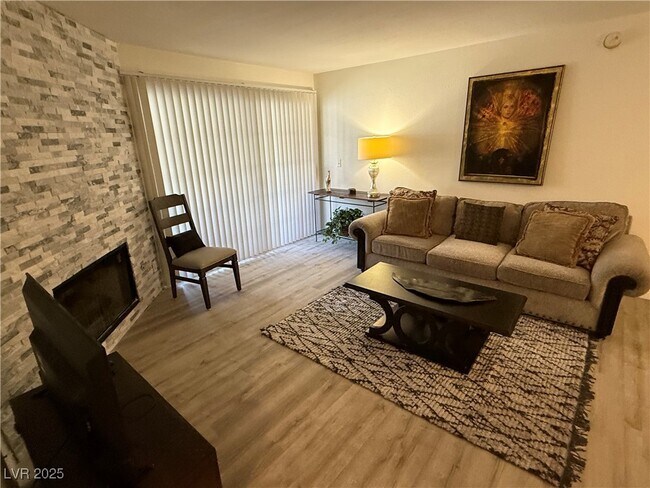 Foto del edificio - 2200 S Fort Apache Rd