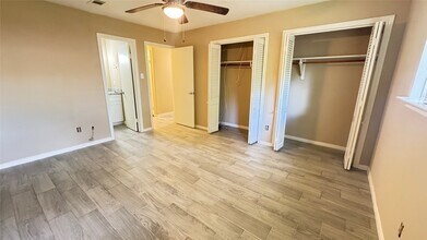 Building Photo - 3303 Glen Spring Dr