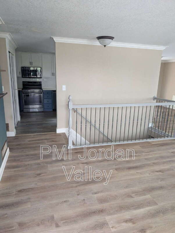 Building Photo - 1394 N 400 E