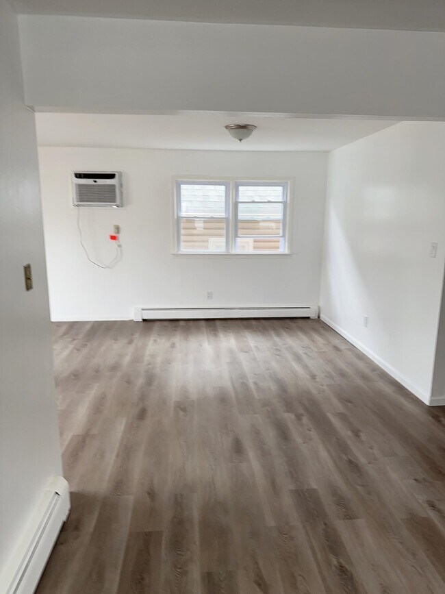 Building Photo - 20 W 41st St