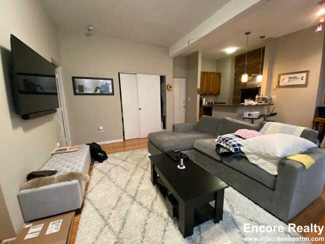 Building Photo - 24 Isabella St