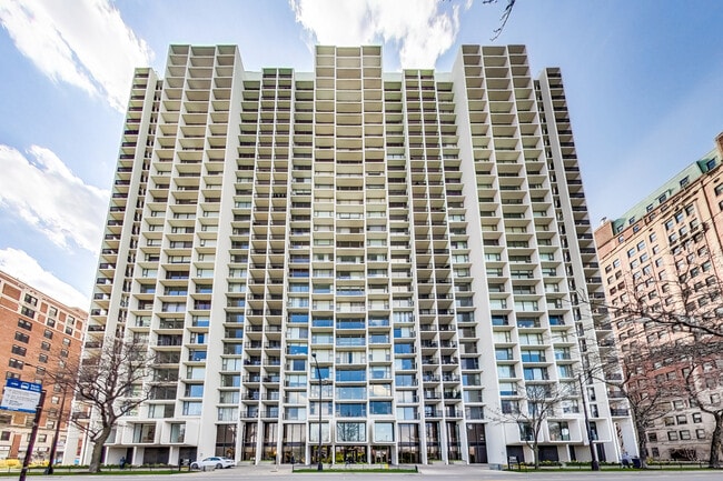 Building Photo - 3200 N Lake Shore Dr