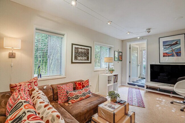 Foto del edificio - 649 El Centro Rd