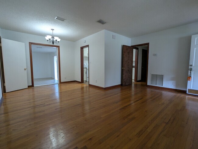 Foto del edificio - 3557 Edgewater Dr