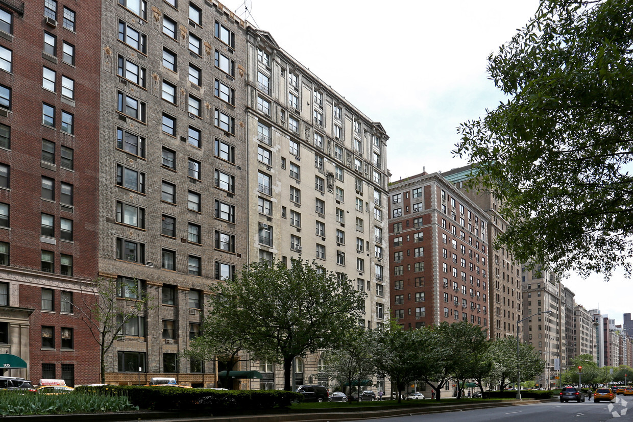 Building Photo - 925 Park Ave