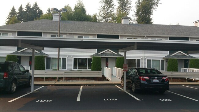 Foto del edificio - MOVE IN SPECIAL $500 OFF MOVE IN COSTS.  Emerald Court 2 bedroom 1 1/2 bath. 1 carport Puyallup T...