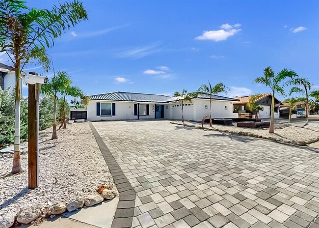 Building Photo - 6515 Santiago Ct