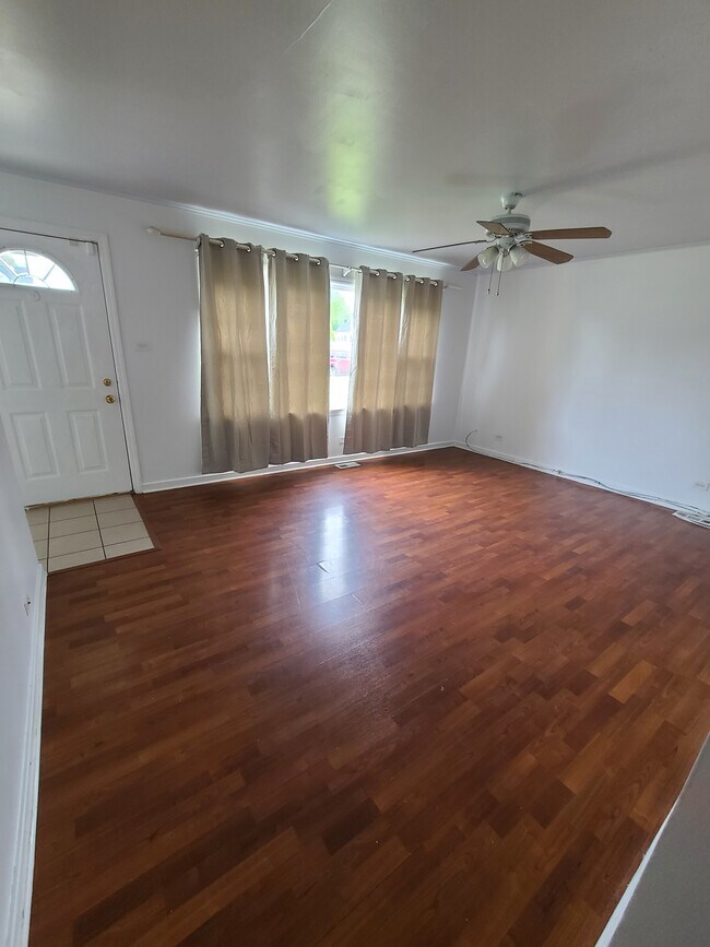 Building Photo - 9717 Melvina Ave