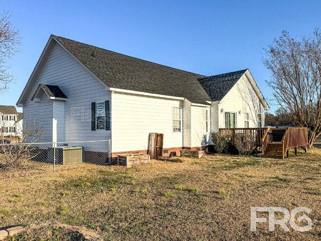 Building Photo - 103 Thomick Pl