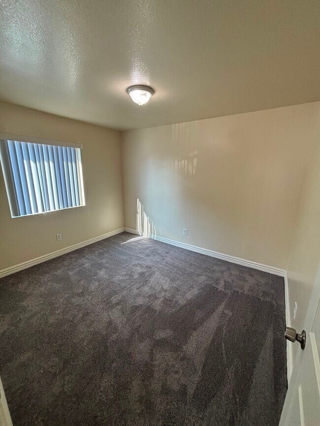 Foto del edificio - 8634 Menlo Ave