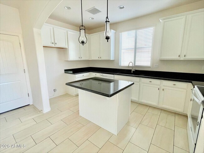 Foto del edificio - 17747 W Banff Ln