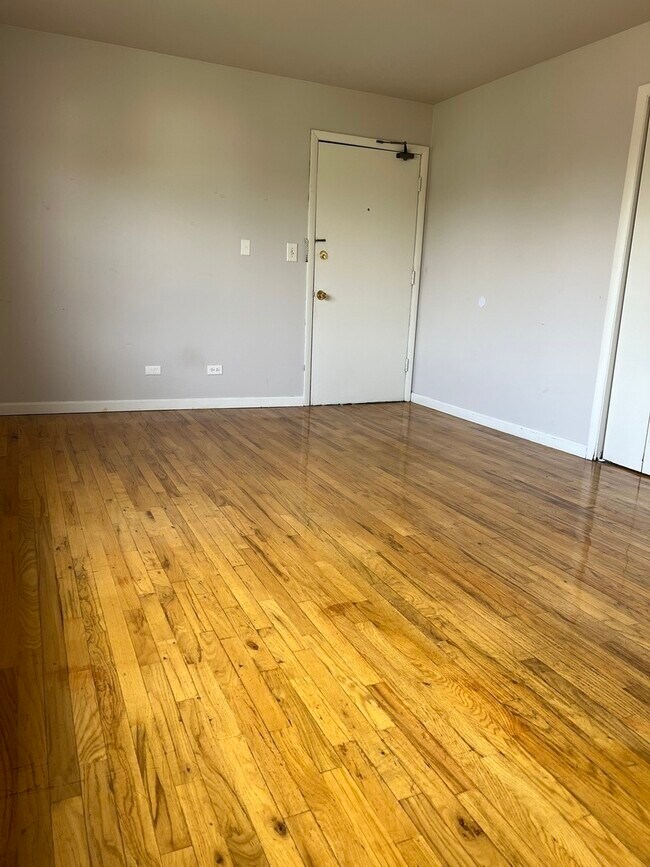 Foto del edificio - 1220 Marengo Ave