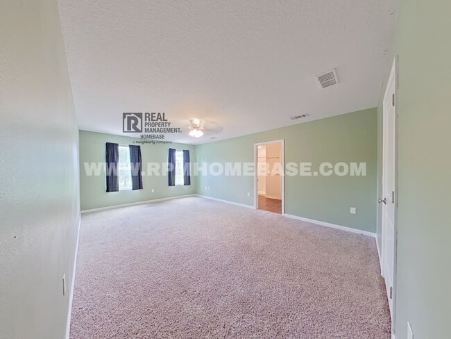 Building Photo - Spacious 5-Bedroom Home with Bonus Living ...