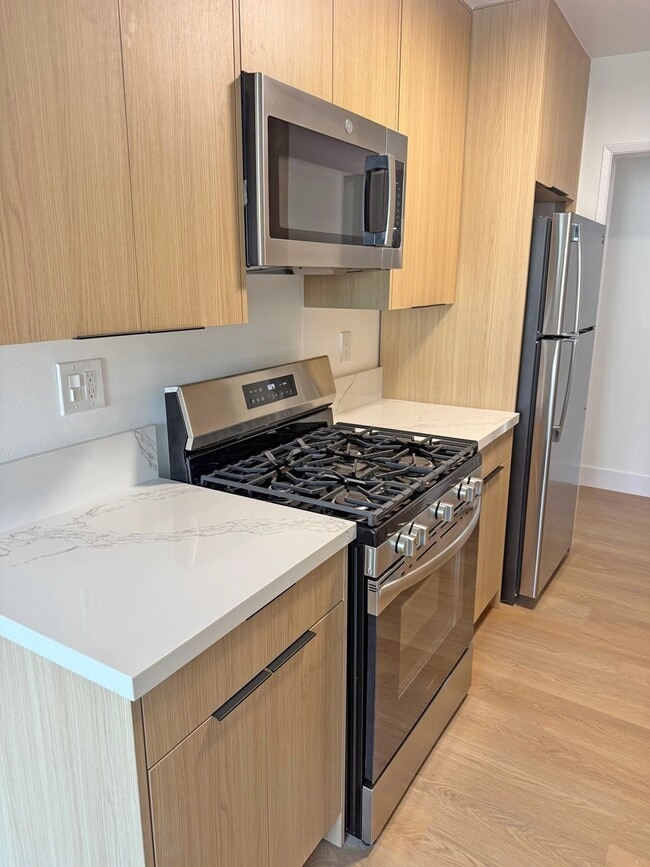 Building Photo - 11070 Rose Ave