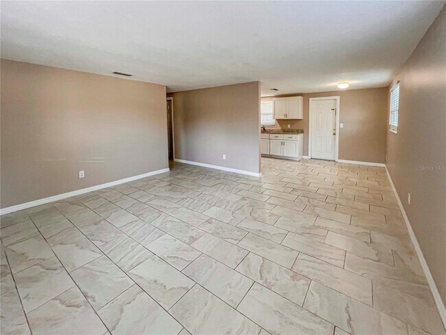 Foto del edificio - 5850 Colonial Dr