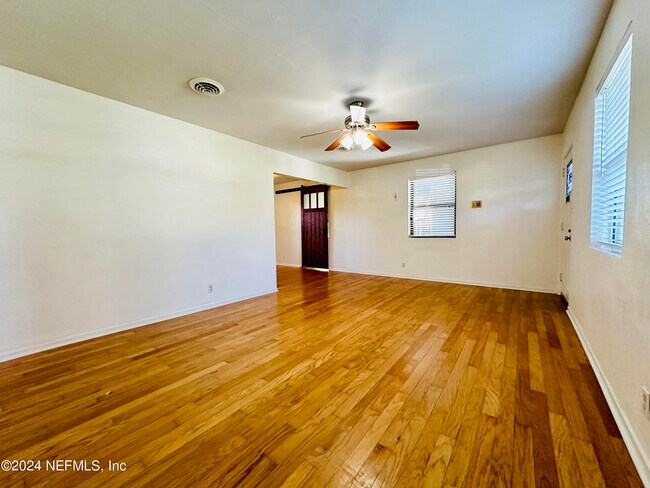 Foto del edificio - 4548 Milstead Rd