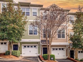 Building Photo - 1953 Sterling Oaks Cir NE