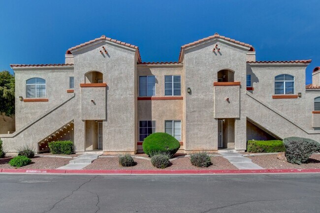 Foto del edificio - Stunning Upstairs Condo in Gated Indian Wells Community!