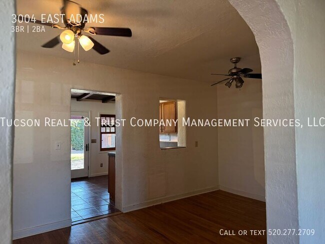 Foto del edificio - 3004 EAST ADAMS-