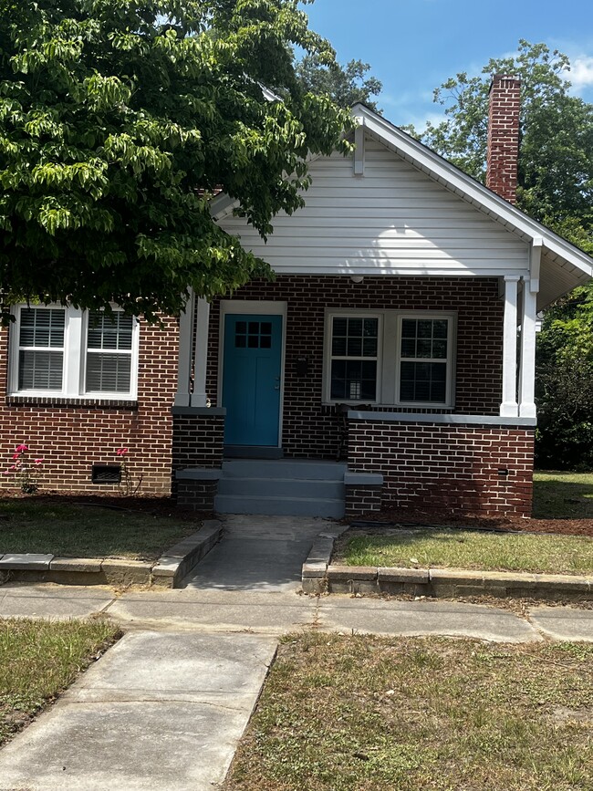 Front porch - 909 E Mulberry St