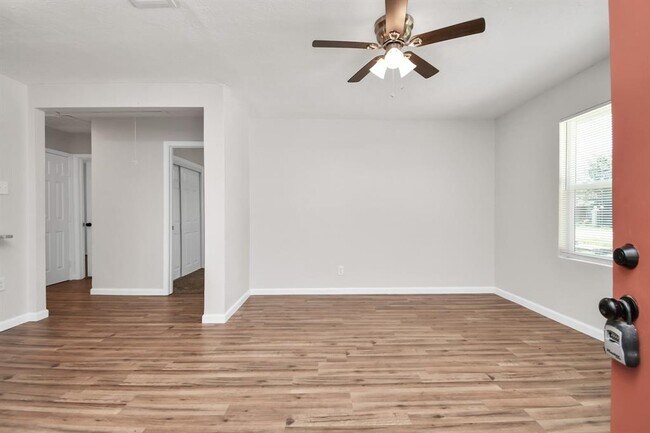 Foto del edificio - 10633 Lane St