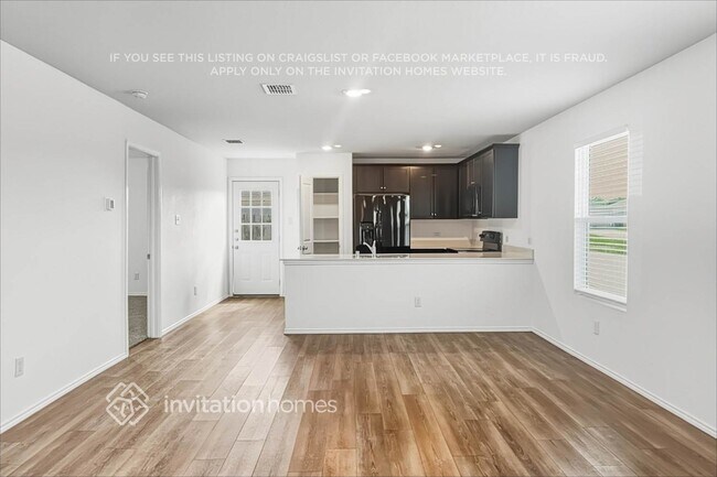 Foto del edificio - 5406 Longshadow Dr