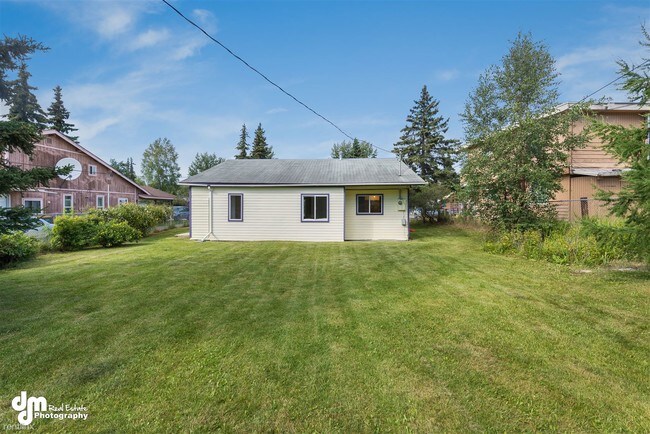 Foto del edificio - 3 br, 1 bath House - 6520 East 10th Ave