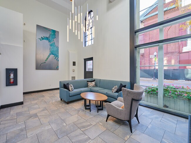 Lobby - 106 13th St
