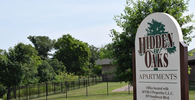 Foto del edificio - Hidden Oaks Apartments