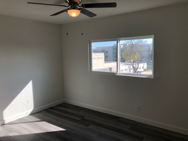 Building Photo - 1400 College View Dr
