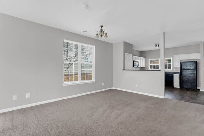 Foto del edificio - Luxurious and Spacious townhome!