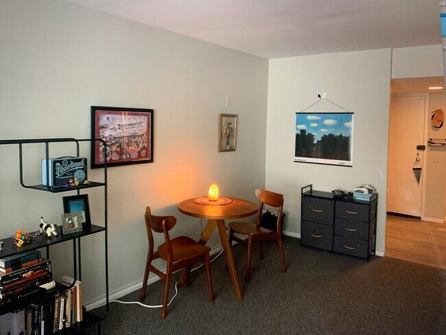 Foto del edificio - 2400 N Lakeview Ave