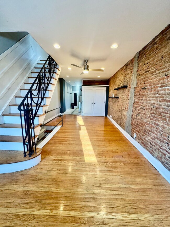 Building Photo - Updated Port Richmond Home