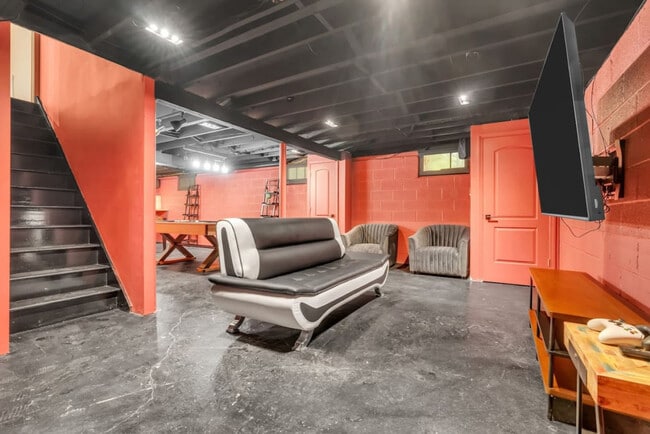 Building Photo - 108 Smith Hill Rd