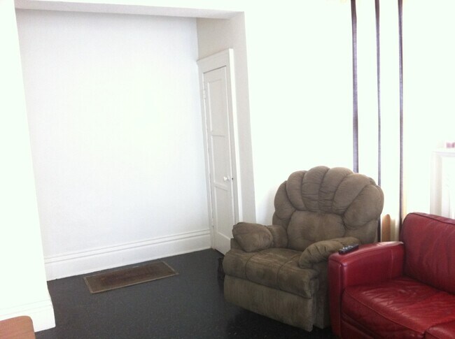 Foto del edificio - 1215 W 30th St