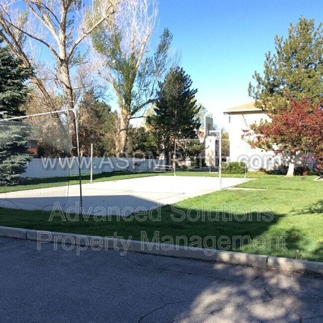 Building Photo - 816 Gatewood Dr