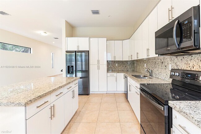Building Photo - 3 br, 2.5 bath House - 3070 NW 14th St # B