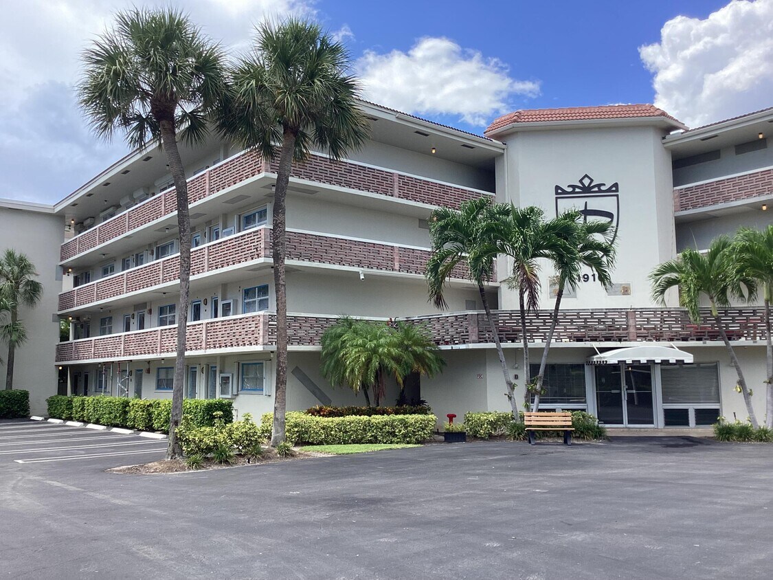 1910 S Ocean Blvd Unit 406, Delray Beach, FL 33483 Condo for Rent in