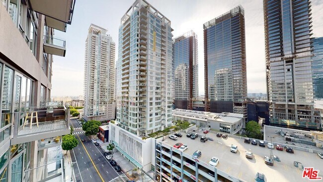 Building Photo - 1100 S Hope St