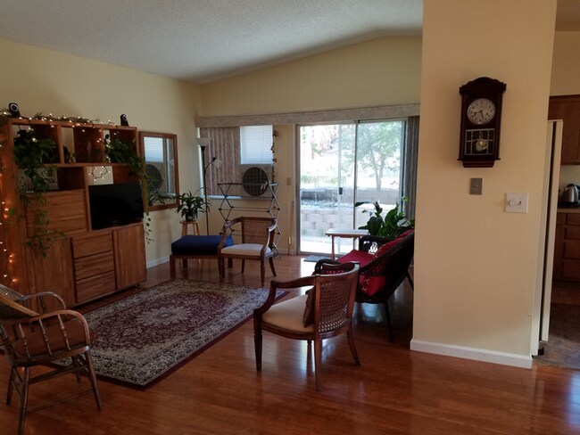 Building Photo - 875 Isis Ct