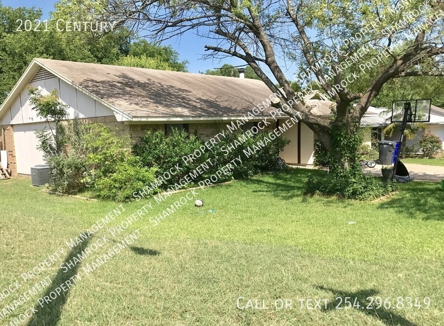 Primary Photo - Hewitt area on corner lot!