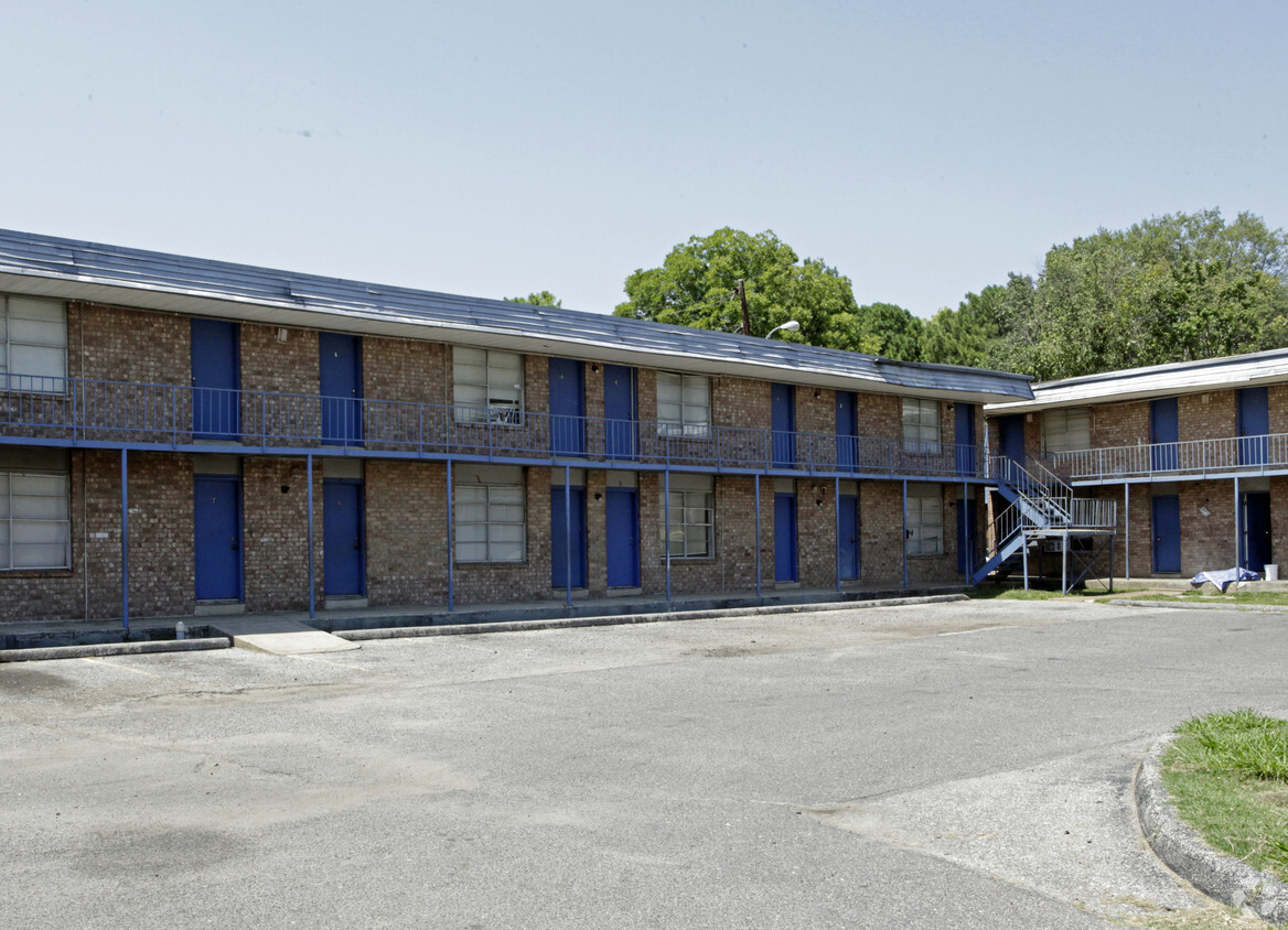 Building Photo - Timber Pines Apartments