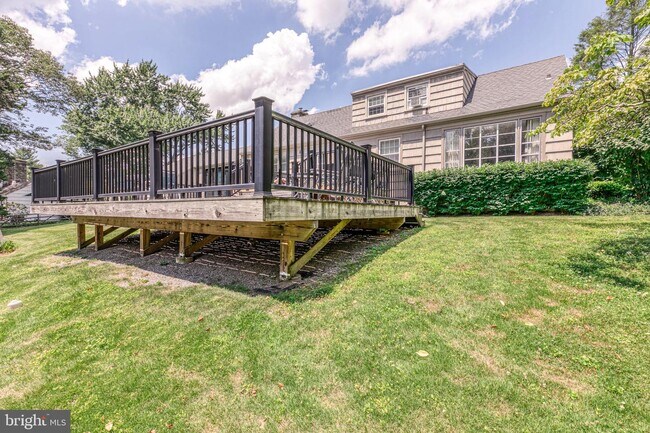 Foto del edificio - 1215 Limberlost Ln