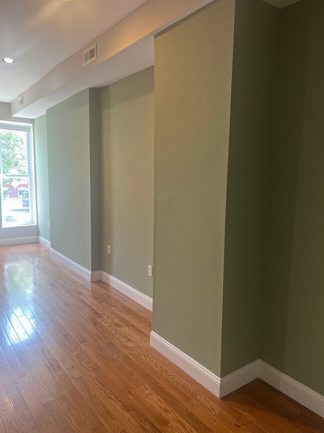 Building Photo - 422 N Collington Ave
