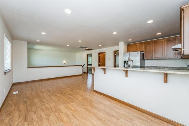 Building Photo - 2 bedroom in Seattle WA 98108