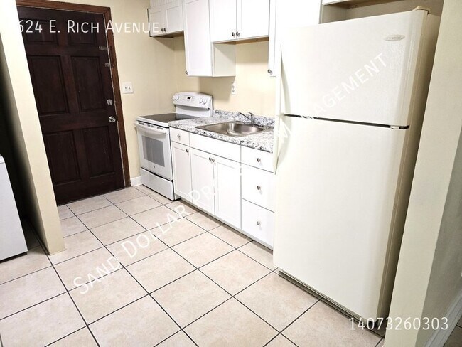 Building Photo - Brand new kitchen, updated  2 bed 1 bath 1...